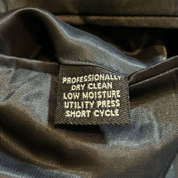 Jos A Bank Men's 40R 2 Button Suit Coat Black Pinstripe 100% Wool - Picture 4 of 6